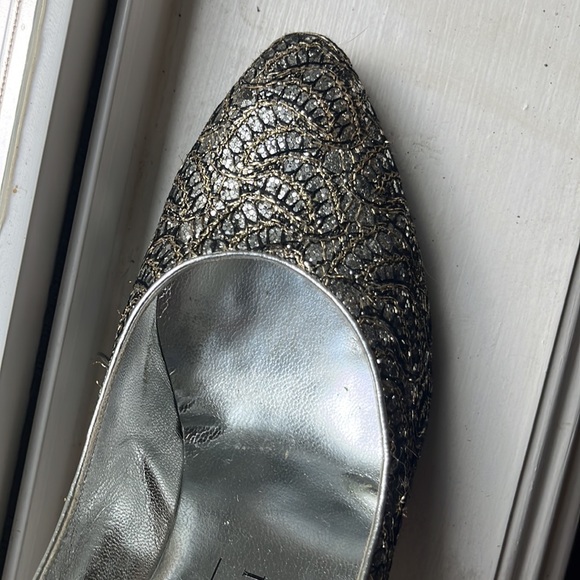 Vintage Bruno Magli pumps. Some wear on heels and the back of one of the shoes. - Picture 2 of 6